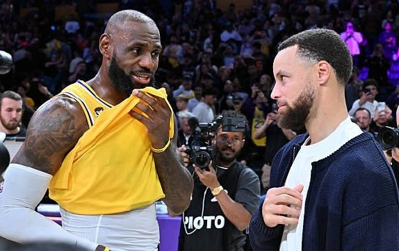 NBA曝多消息 总决G5字母哥交易