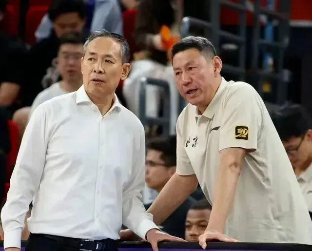 马刺锁定文班亚马黄金搭档：艾伦·格雷夫斯如何精准补充马刺前场最大短板