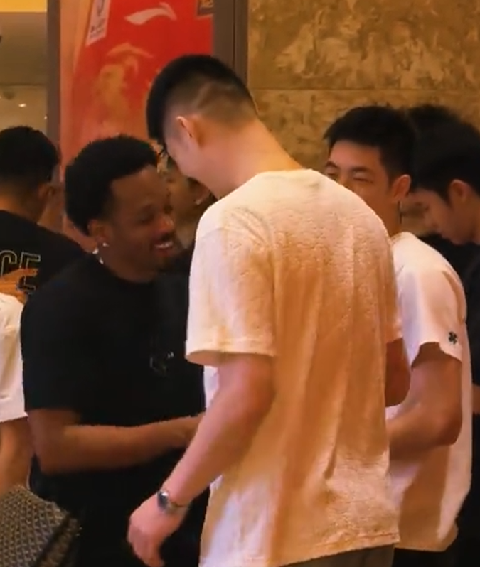 挑衅文班亚马?帕金斯怒斥尼克斯球迷:这是往火上浇油
