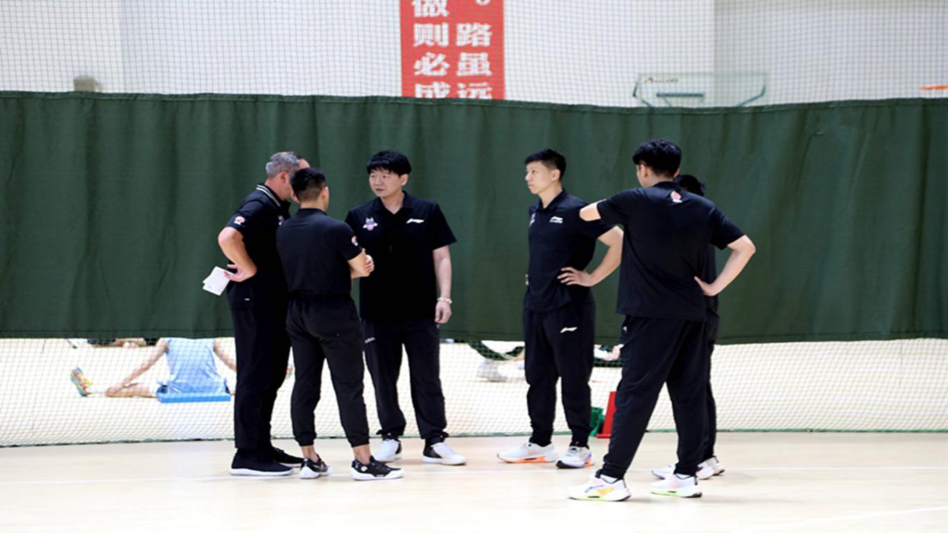 4年1.78亿美元!摆烂球队硬刚湖人,能成功吗?