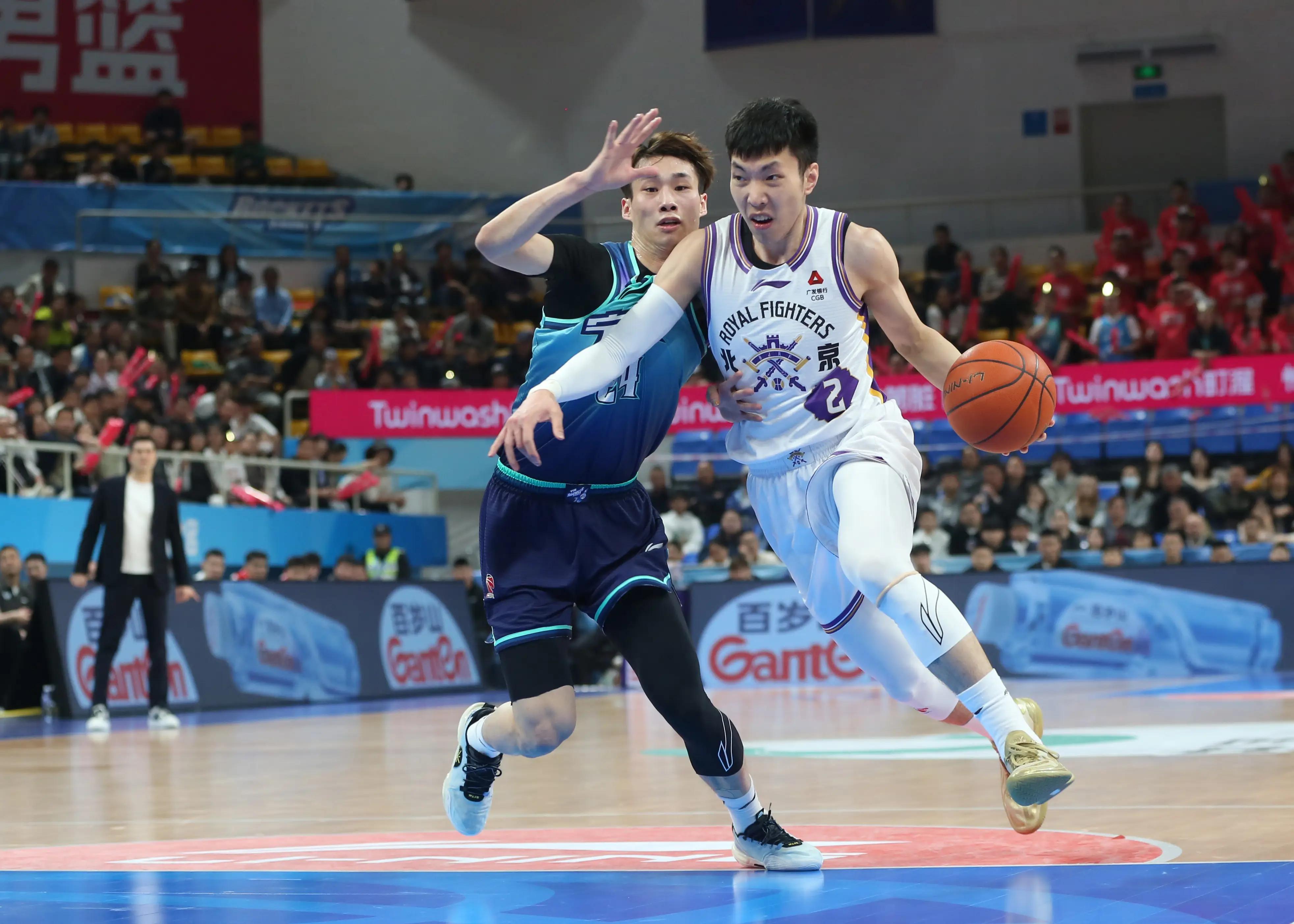 绝妙,湖人队新阵容被NBA评论员比尔·西蒙斯起绰号“Snowtime”
