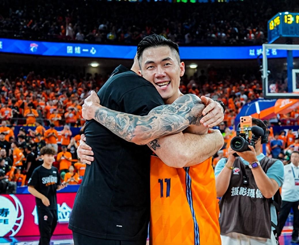 牛逼!拿到了!尼克斯总冠军!27投砸出45分!文班亚马垫脚布伦森...