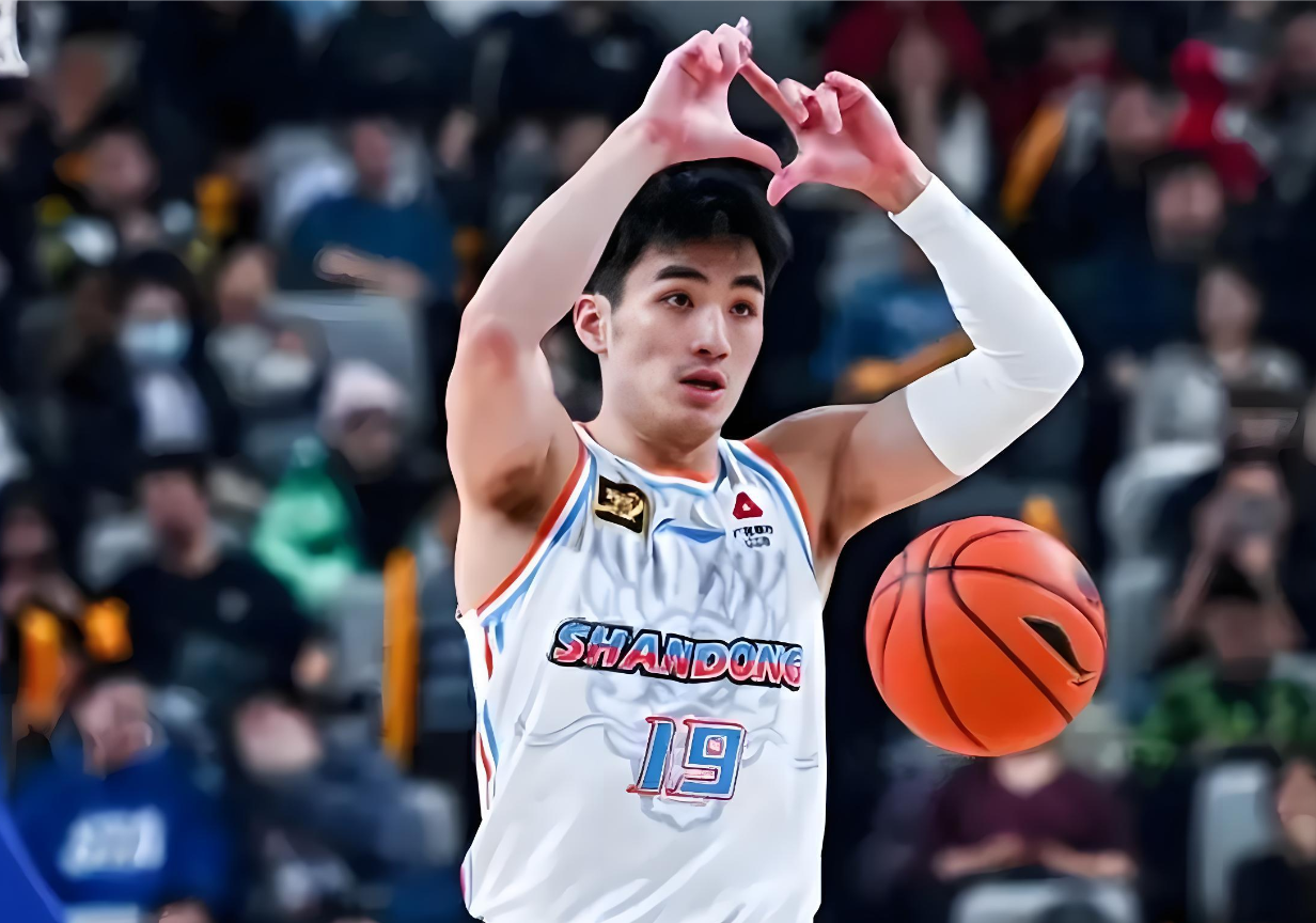 布伦森独扛45分!尼克斯时隔53年再捧NBA总冠军奖杯