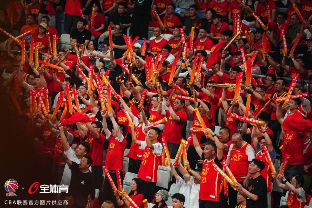 福克斯从未关注马刺何谈取关!老板儿子言论才扎心 美记:难交易