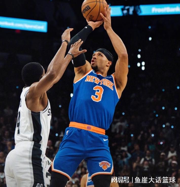明明季后赛表现更优!为什么詹姆斯续约优先级低于里夫斯
