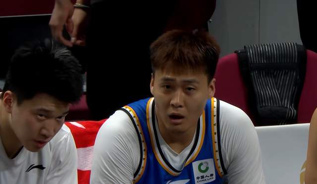 尼克斯迎赛点利好!马刺替补中锋出战成疑,文班亚马要独自扛内线