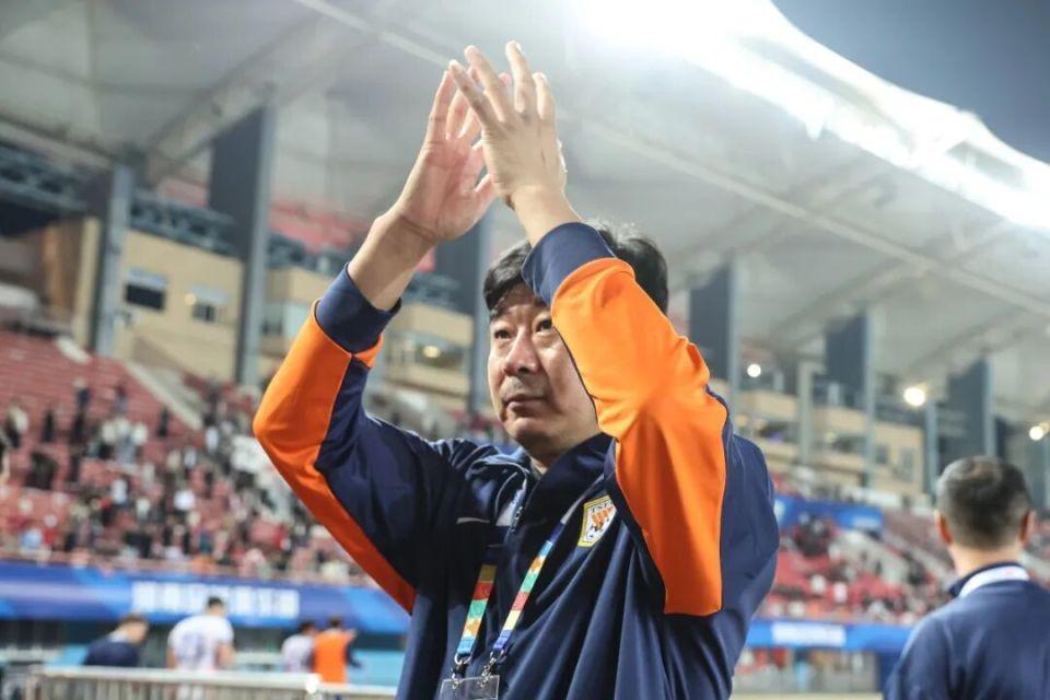 独行侠球迷秒懂:马刺29分逆转,福克斯顶薪成靶子