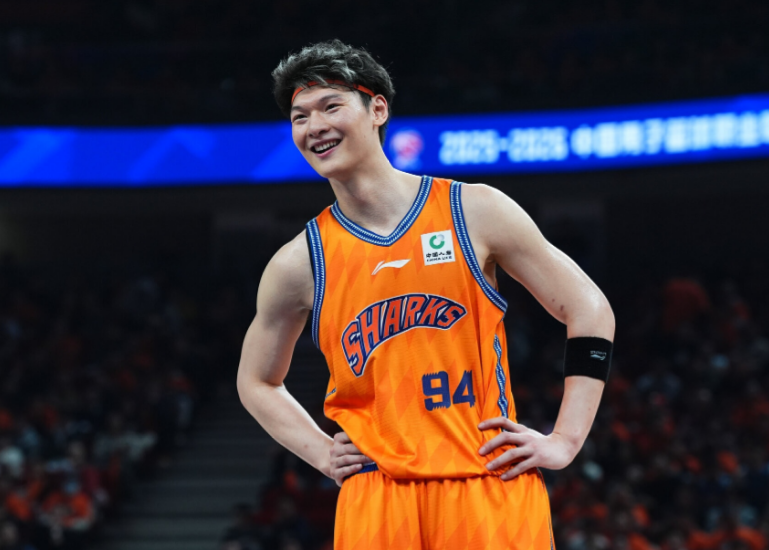 大合同悬了,首发也没了?火箭13+6前锋迎激烈竞争,难逃替补命运