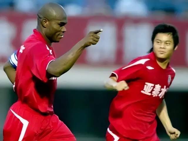 唐斯夸赞文班 尼克斯夺53年首冠