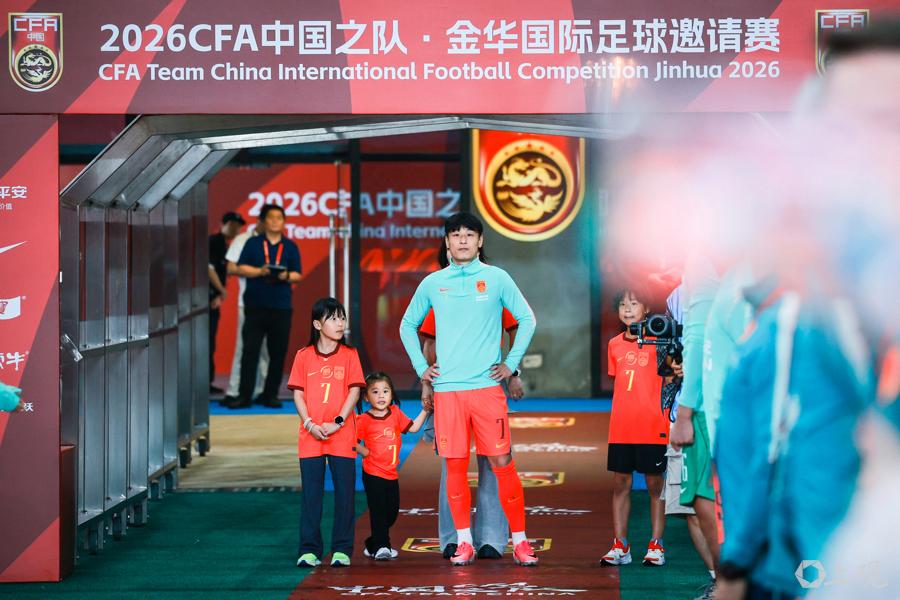 NBA总决赛G5首发出炉:双方均不变阵 马刺固执仍用福克斯首发