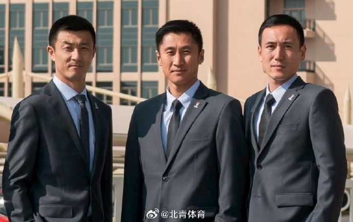 邓超带等等现场见证，尼克斯落后16分大翻盘，布伦森狂砍45分夺冠