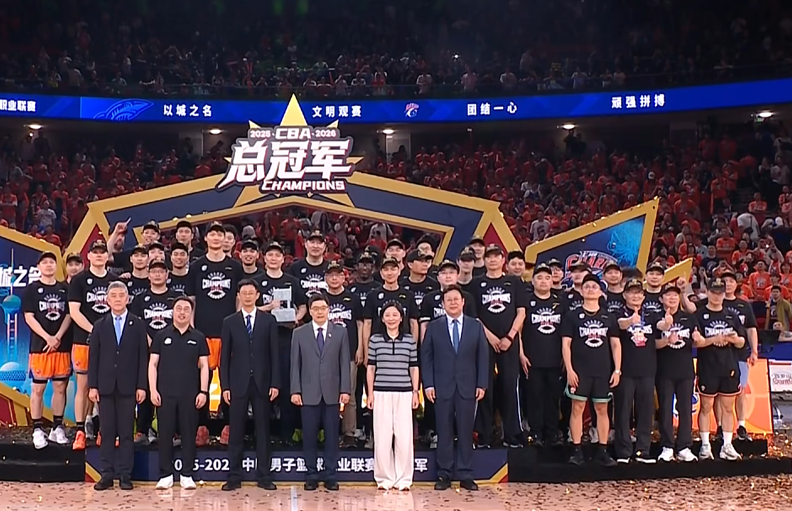 球迷吵翻!乔丹是NBA初代营销大牌,詹姆斯是迭代招牌,真相扎心
