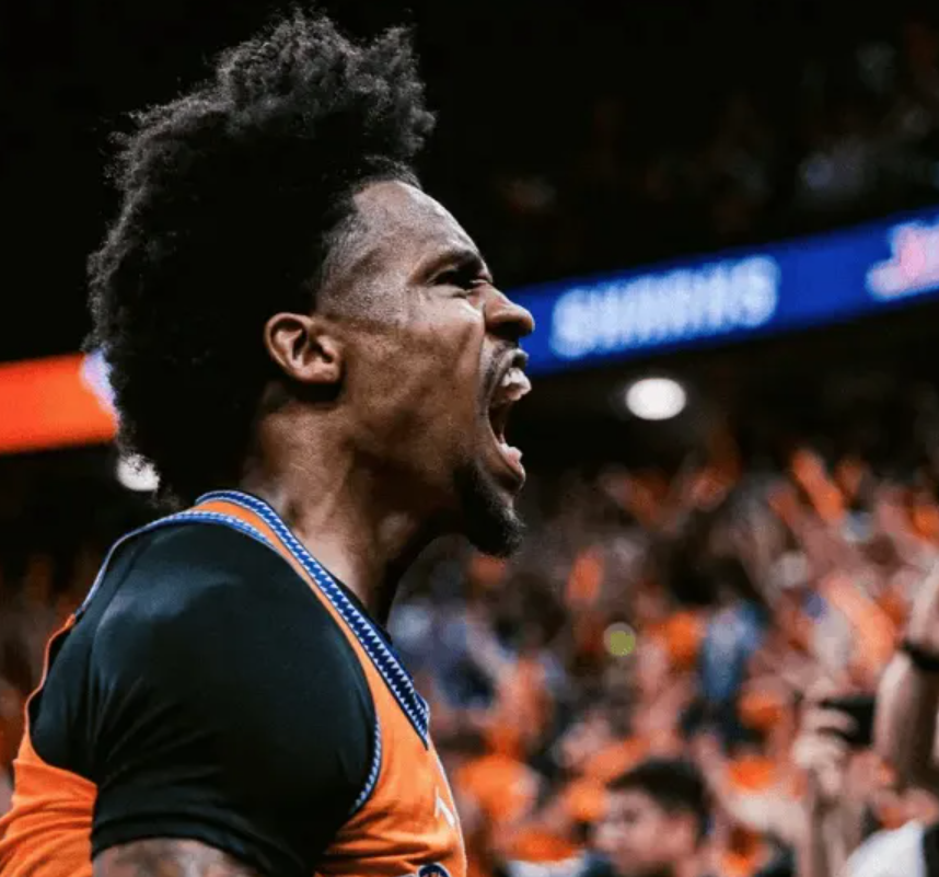 NBA首支单赛季双冠王，尼克斯两项决赛均成功战胜马刺