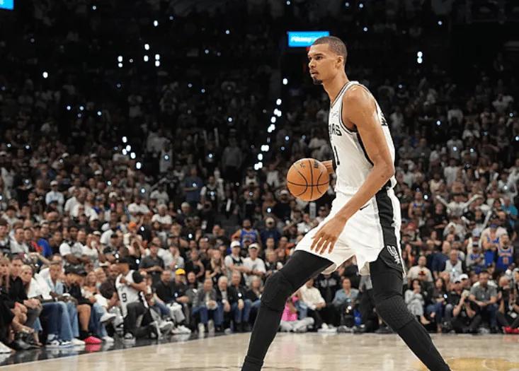 ESPN:马刺大概率留下福克斯