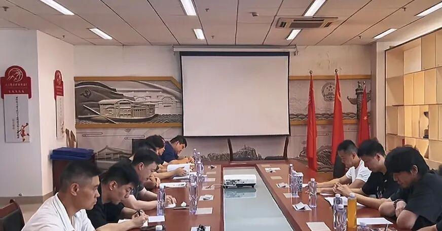 格林评文班亚马赛后离场争议