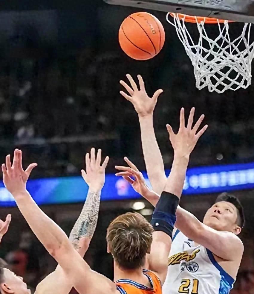 NBA官方总决赛G5裁判报告:漏吹哈珀对布伦森犯规 无碍尼克斯夺冠