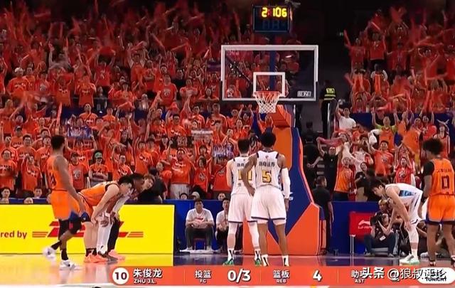 绝妙，湖人队新阵容被NBA评论员比尔·西蒙斯起绰号“Snowtime”